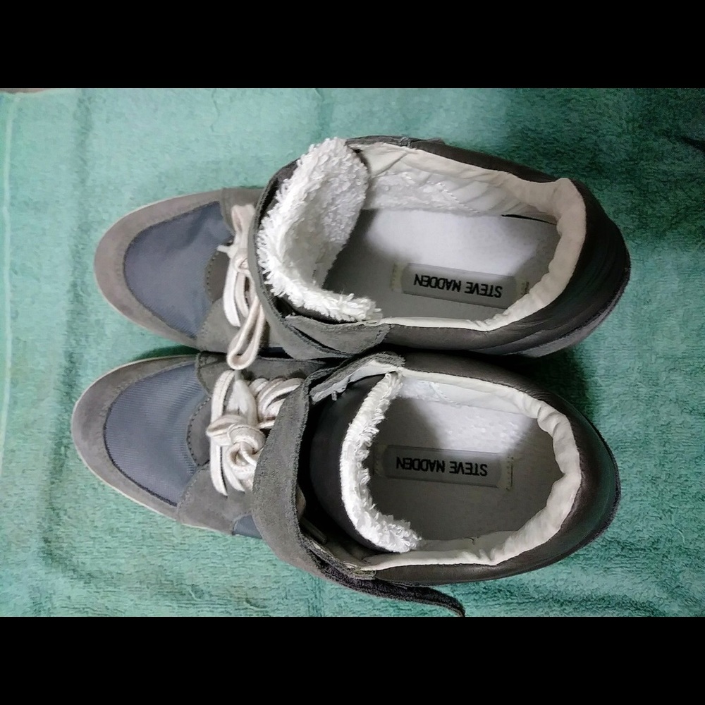 Steve Madden Cute Gray High Tops - Picture 5 of 8